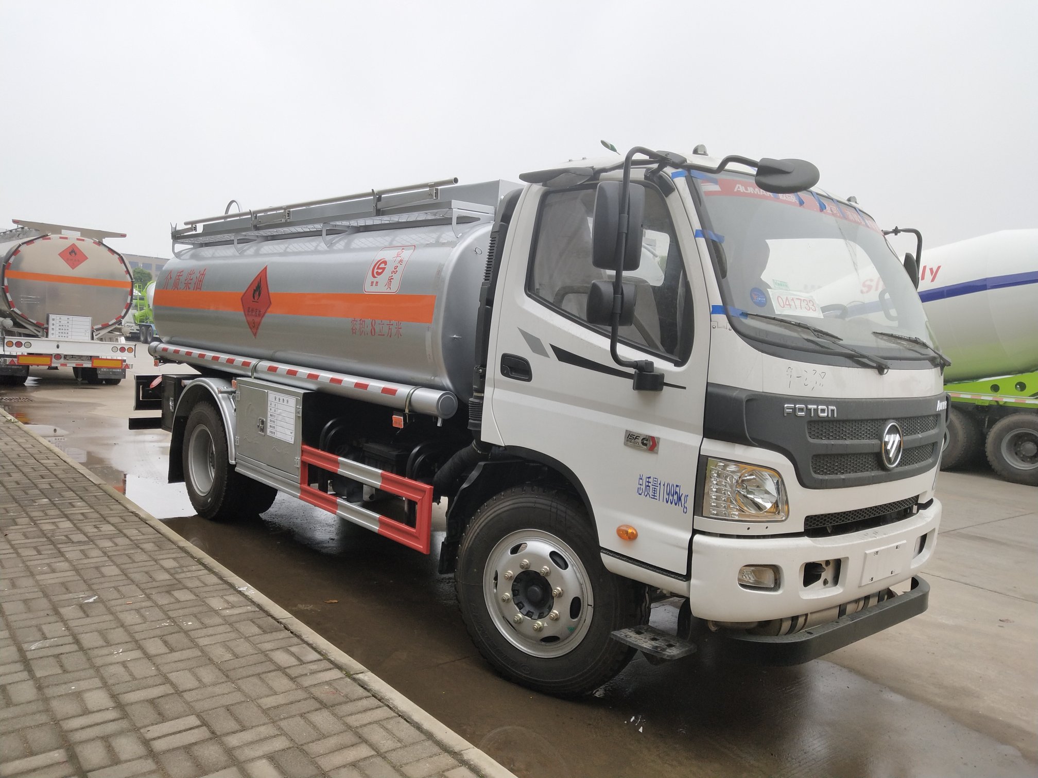 福田歐馬可8方加油車，8噸油罐車康明斯發動機